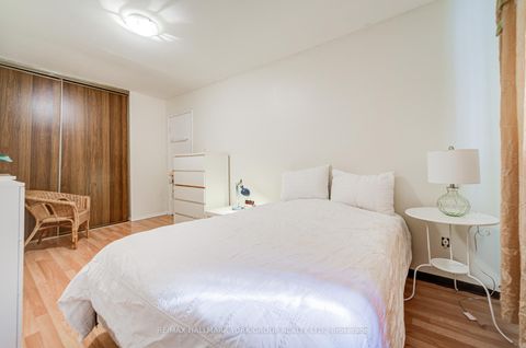 Photo 12 at 9 Bur Oak Way, Jane Heights, Toronto