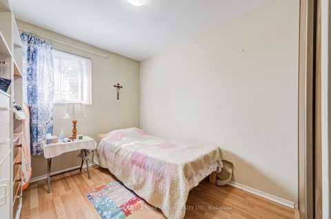 Photo 16 at 9 Bur Oak Way, Jane Heights, Toronto
