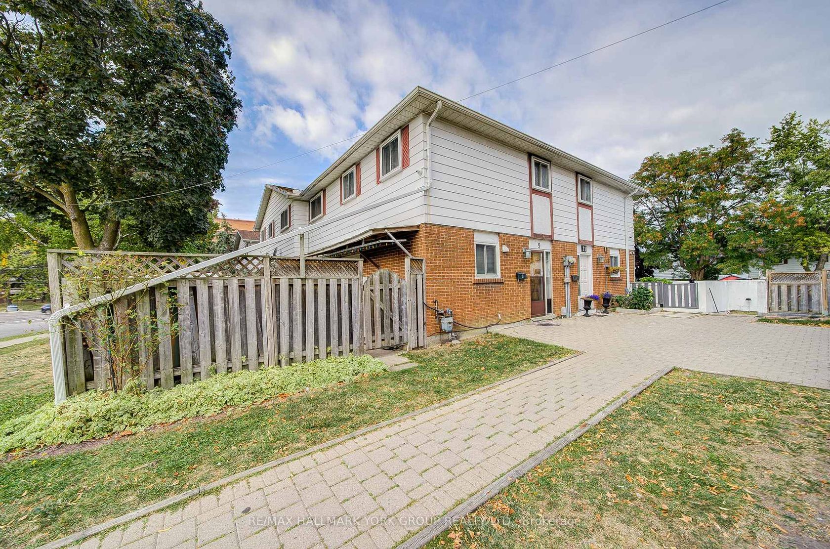 9 Bur Oak Way, Jane Heights, Toronto 