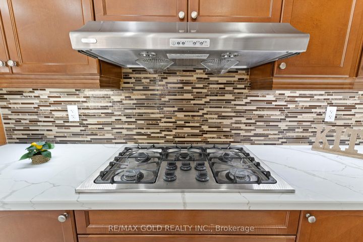 Photo 14 at 2 Helman Road, Wellington, Brampton