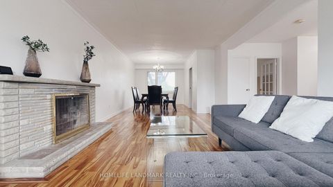 Photo 1 at 10 Silverview Drive, Newtonbrook East, Toronto