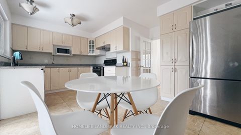 Photo 2 at 10 Silverview Drive, Newtonbrook East, Toronto