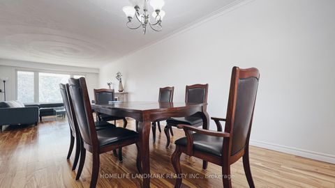 Photo 3 at 10 Silverview Drive, Newtonbrook East, Toronto