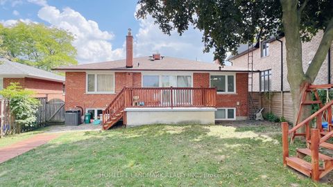 Photo 5 at 10 Silverview Drive, Newtonbrook East, Toronto