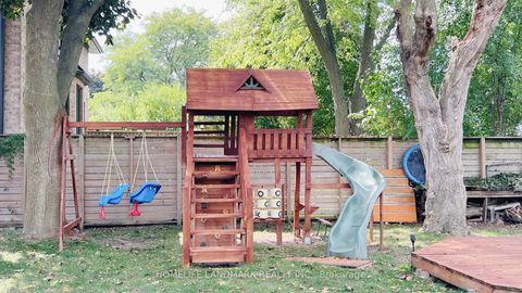 Photo 6 at 10 Silverview Drive, Newtonbrook East, Toronto