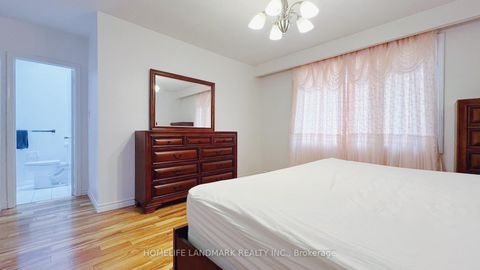 Photo 15 at 10 Silverview Drive, Newtonbrook East, Toronto