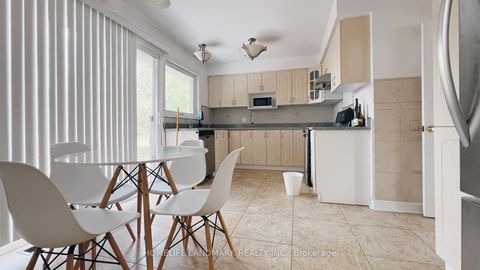 Photo 17 at 10 Silverview Drive, Newtonbrook East, Toronto