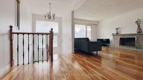 Photo 18 at 10 Silverview Drive, Newtonbrook East, Toronto