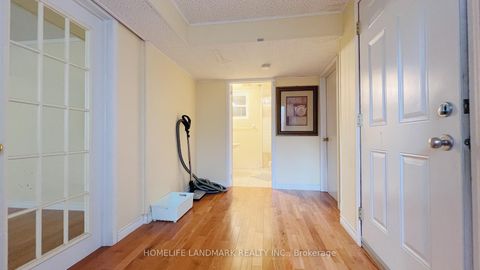 Photo 21 at 10 Silverview Drive, Newtonbrook East, Toronto
