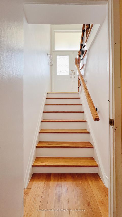 Photo 22 at 10 Silverview Drive, Newtonbrook East, Toronto