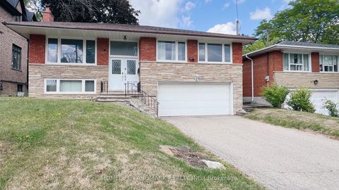 Photo 23 at 10 Silverview Drive, Newtonbrook East, Toronto
