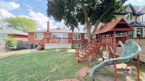 Photo 26 at 10 Silverview Drive, Newtonbrook East, Toronto