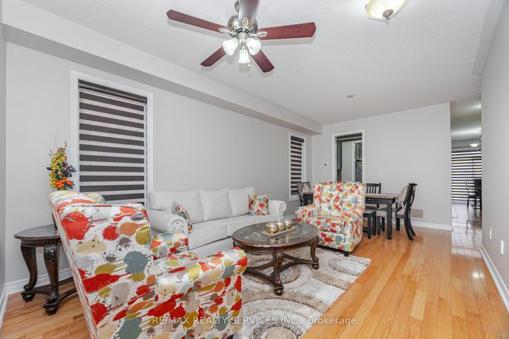 Photo 5 at 232 Sussexvale Drive, Wellington, Brampton
