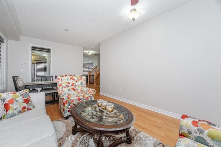 Photo 7 at 232 Sussexvale Drive, Wellington, Brampton
