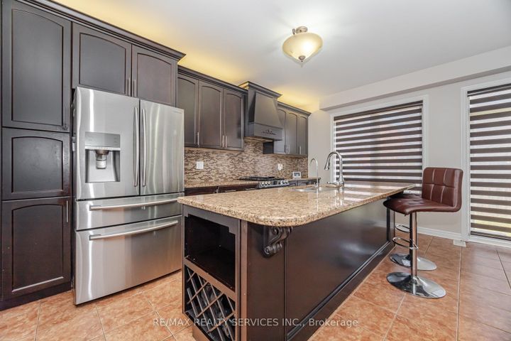 Photo 10 at 232 Sussexvale Drive, Wellington, Brampton