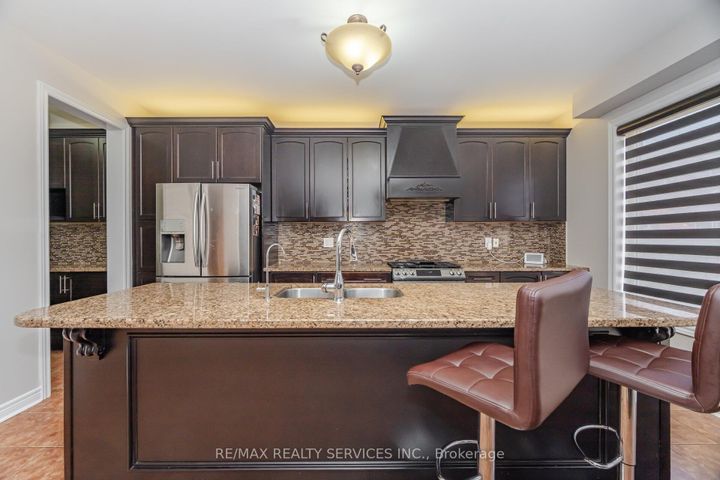 Photo 11 at 232 Sussexvale Drive, Wellington, Brampton