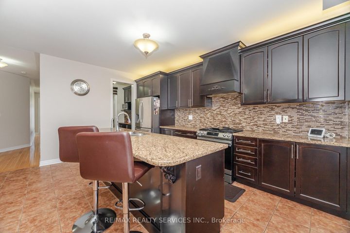Photo 12 at 232 Sussexvale Drive, Wellington, Brampton