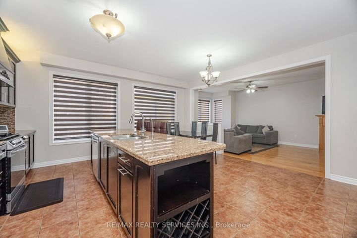 Photo 14 at 232 Sussexvale Drive, Wellington, Brampton