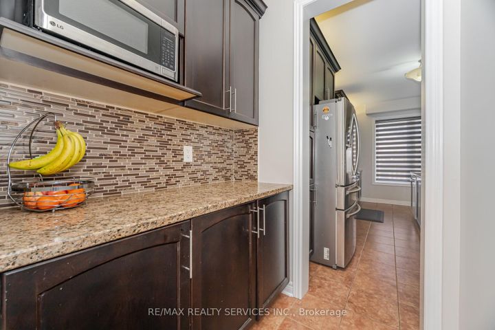 Photo 15 at 232 Sussexvale Drive, Wellington, Brampton