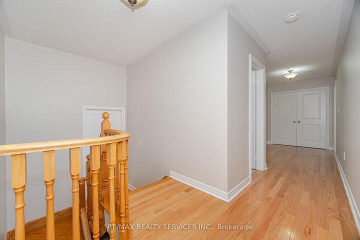 Photo 25 at 232 Sussexvale Drive, Wellington, Brampton