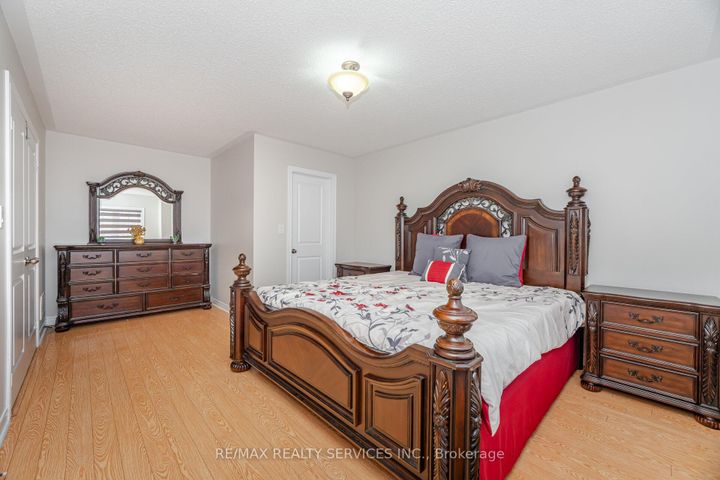 Photo 34 at 232 Sussexvale Drive, Wellington, Brampton