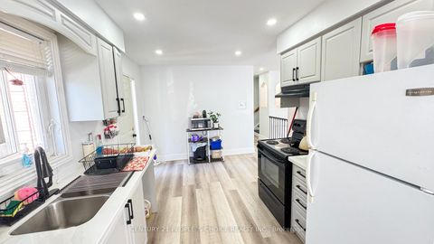 Photo 11 at 18 Ward Drive, Painswick North, Barrie