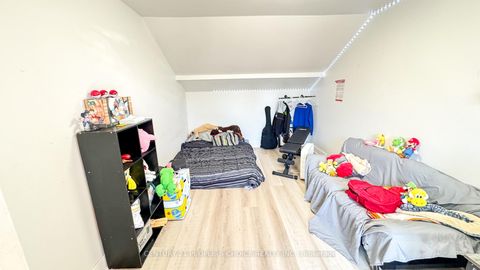 Photo 21 at 18 Ward Drive, Painswick North, Barrie