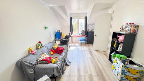 Photo 22 at 18 Ward Drive, Painswick North, Barrie