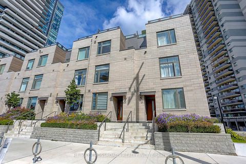 Photo 1 at TH3 - 270 Davenport Road, Annex, Toronto