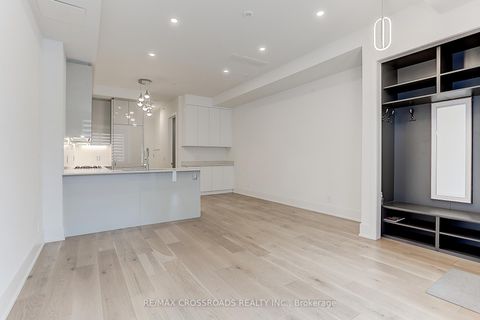 Photo 3 at TH3 - 270 Davenport Road, Annex, Toronto