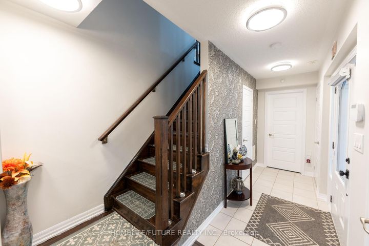 Photo 9 at 275 Ellen Davidson Drive, GO Glenorchy, Oakville