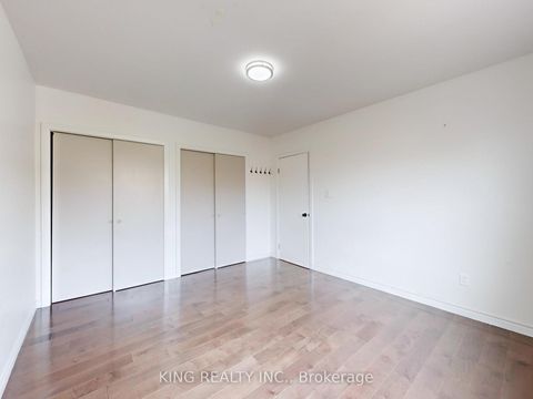 Photo 11 at 62 KANARICK CRES Crescent E, Jane Heights, Toronto