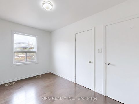 Photo 12 at 62 KANARICK CRES Crescent E, Jane Heights, Toronto