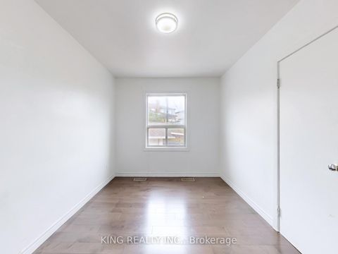 Photo 13 at 62 KANARICK CRES Crescent E, Jane Heights, Toronto