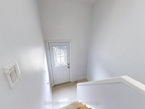 Photo 14 at 62 KANARICK CRES Crescent E, Jane Heights, Toronto