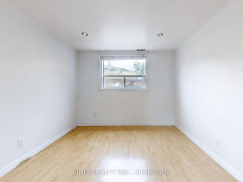 Photo 16 at 62 KANARICK CRES Crescent E, Jane Heights, Toronto