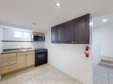 Photo 19 at 62 KANARICK CRES Crescent E, Jane Heights, Toronto