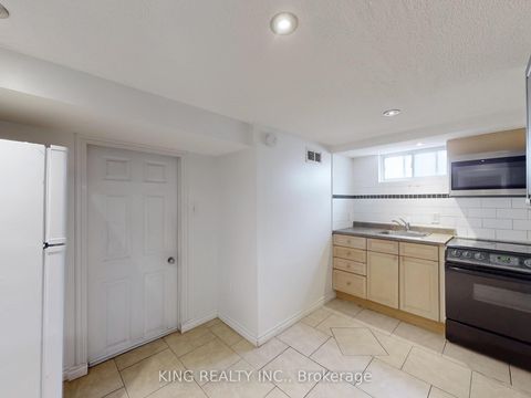 Photo 20 at 62 KANARICK CRES Crescent E, Jane Heights, Toronto