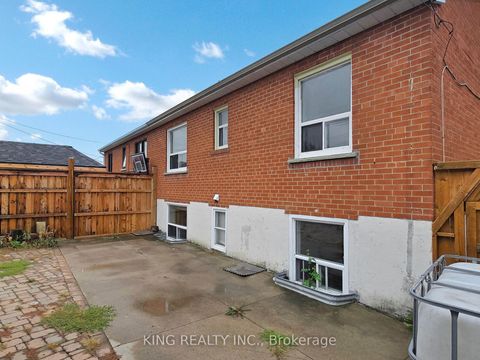 Photo 28 at 62 KANARICK CRES Crescent E, Jane Heights, Toronto