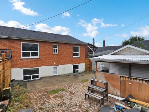 Photo 30 at 62 KANARICK CRES Crescent E, Jane Heights, Toronto