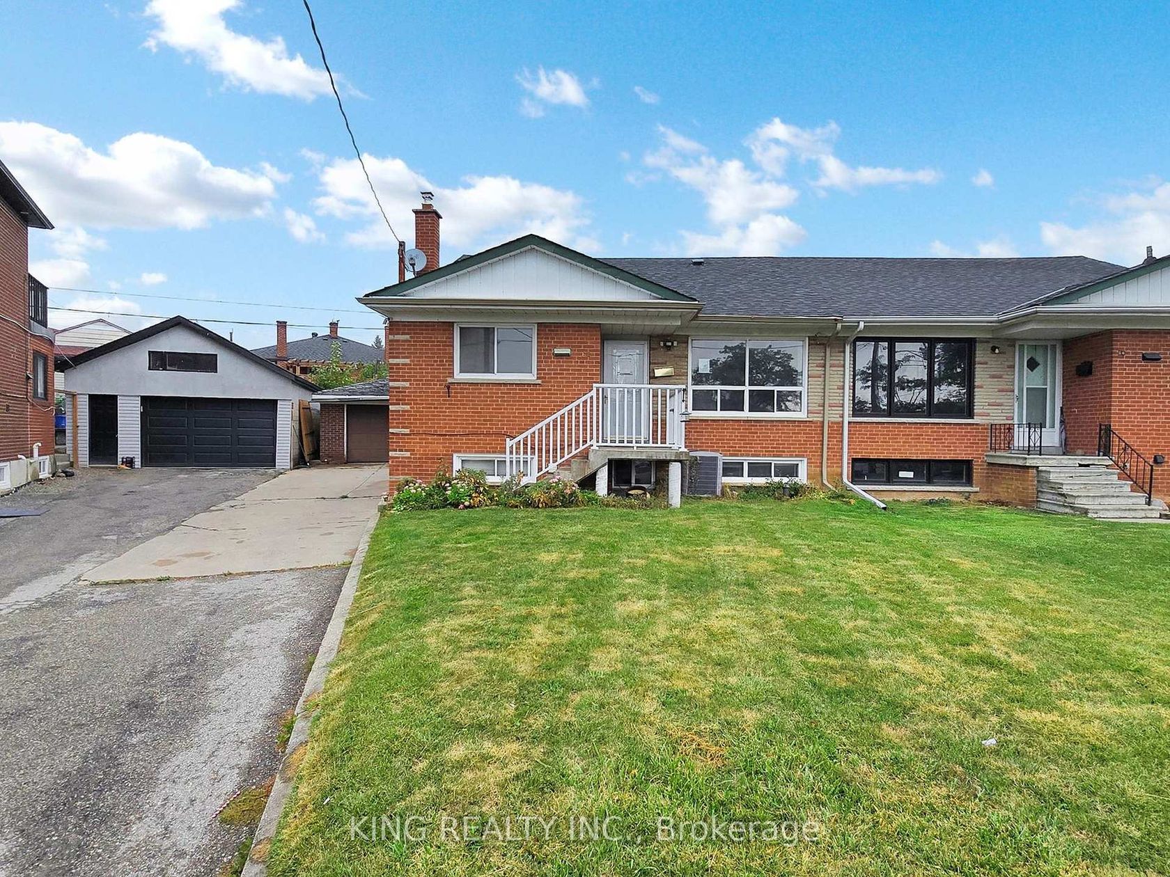 62 KANARICK CRES Crescent E, Jane Heights, Toronto 