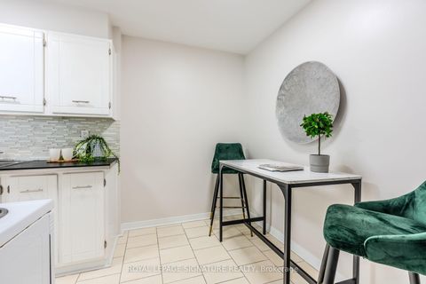 Photo 9 at 315 - 177 Linus Road, Don Valley Village, Toronto