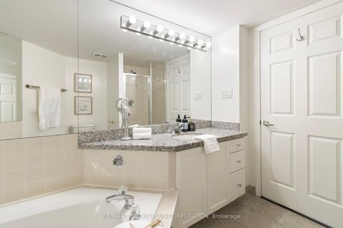 Photo 37 at 1215 - 230 Queens Quay W, Waterfront Communities C1, Toronto