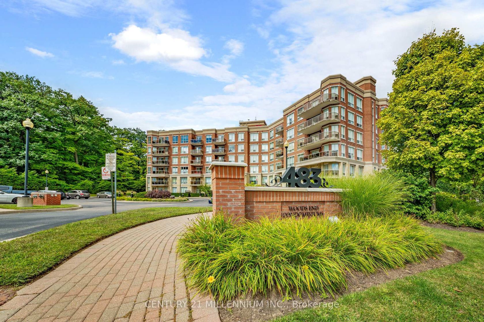 PH4 - 483 Faith Drive, Hurontario, Mississauga by Loree Meneguzzi Real Estate PH4 - 483 Faith Drive, Hurontario, Mississauga