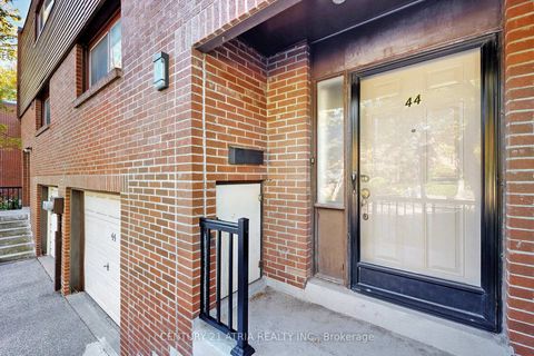 Photo 2 at 44 Song Meadoway, Hillcrest Village, Toronto