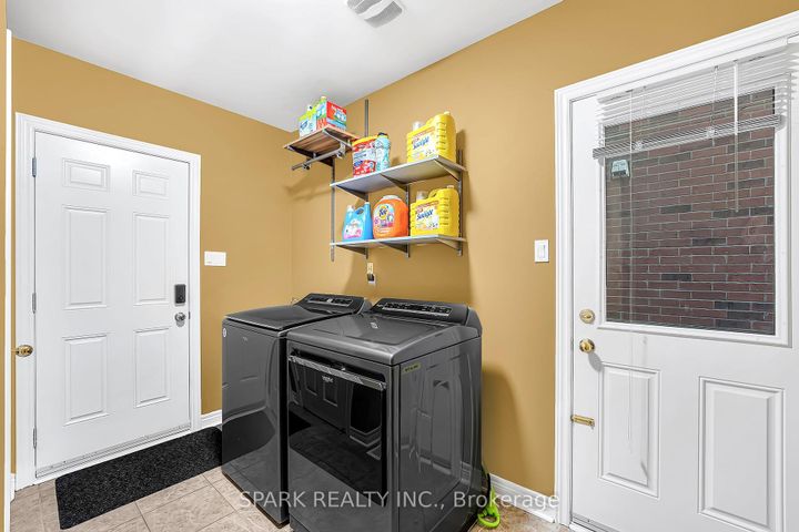 Photo 12 at 52 Watsonbrook Drive, Wellington, Brampton