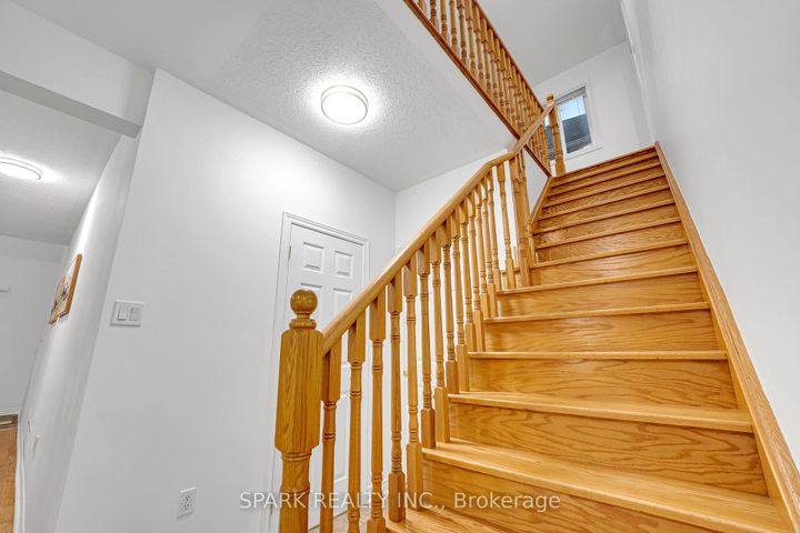 Photo 13 at 52 Watsonbrook Drive, Wellington, Brampton