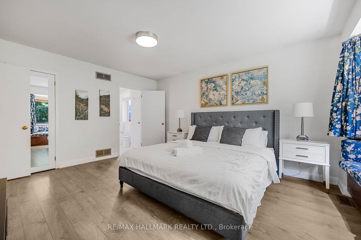 Photo 9 at 73 Forest Grove Drive, Bayview Village, Toronto