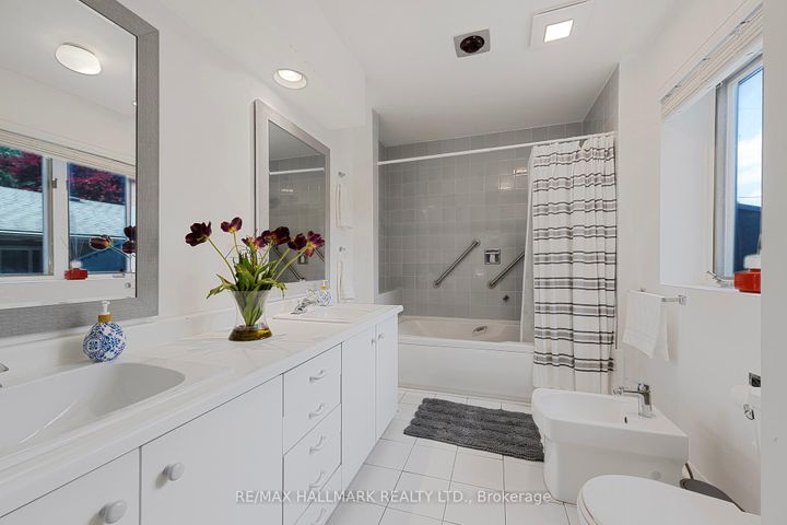 Photo 10 at 73 Forest Grove Drive, Bayview Village, Toronto