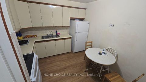 Photo 7 at 921 - 3460 Keele Street W, York University Heights, Toronto